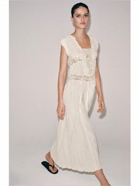 New w/ Tags Zara Collection Pleated Lace Dress size Medium